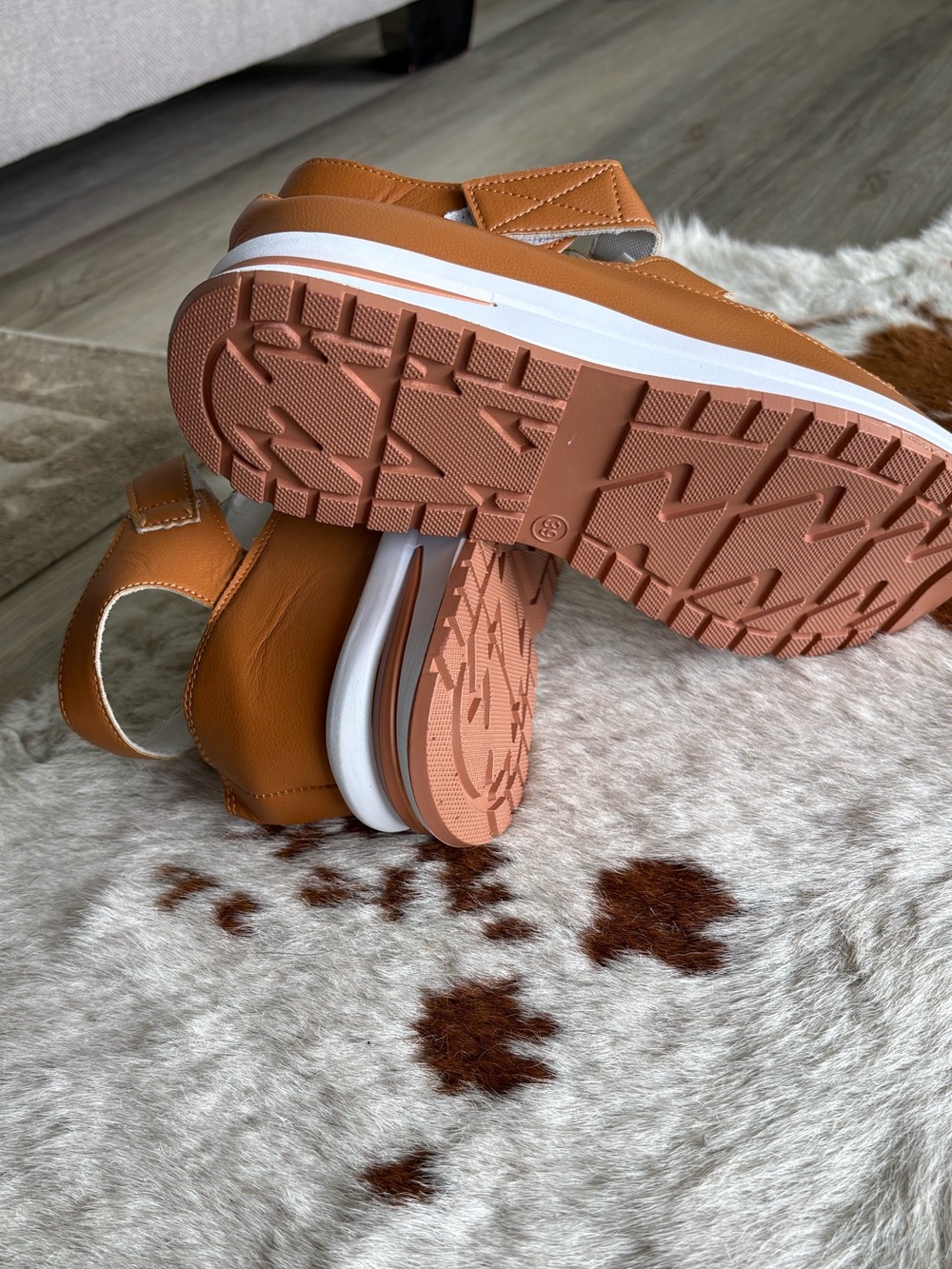 Women’s Tan Velcro Sport Sandal Sneaker - no insole - Picture 2 of 3